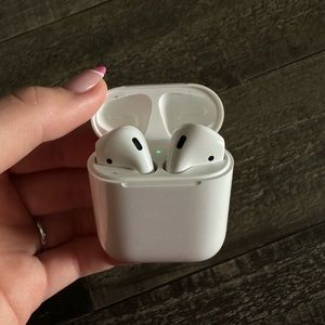 Apple Airpods (2nd Generation)